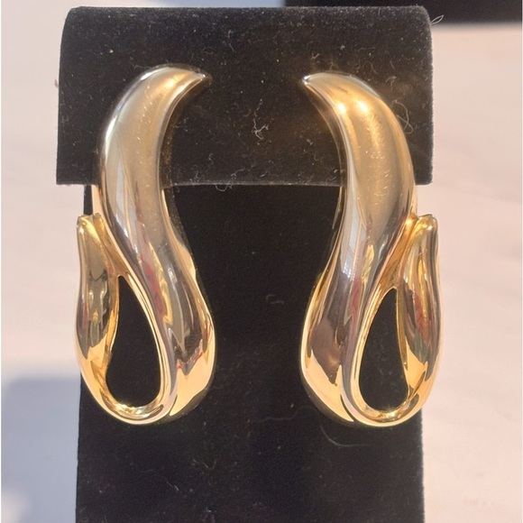 Retro vintage large gold tone pierced earrings - Picture 1 of 7